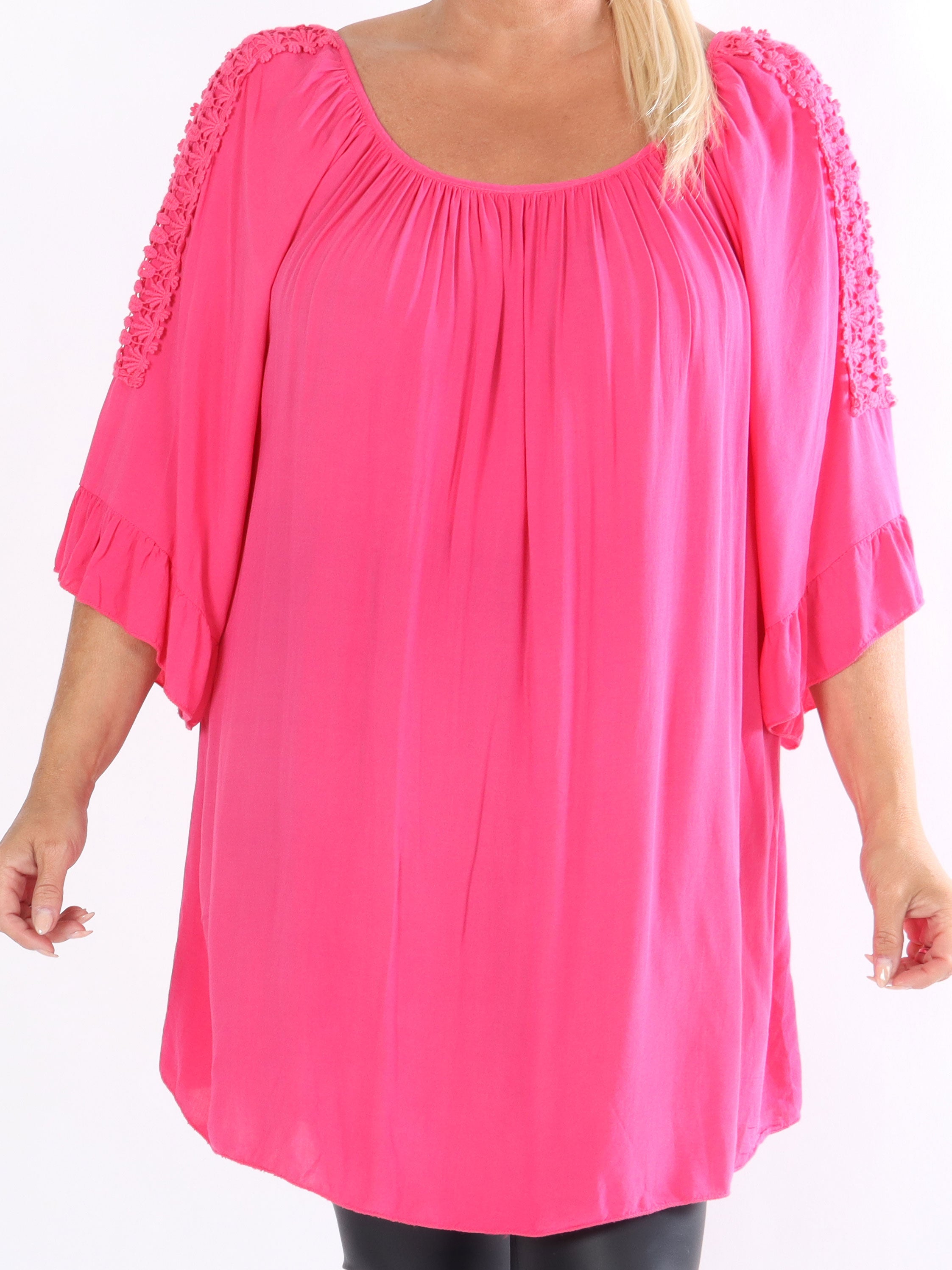 Samara - Plus size tunika med söta broderier på ärmarna